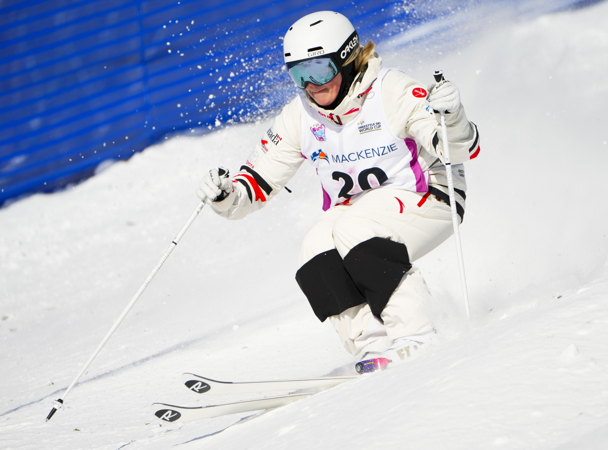 冬奥你知道吗自由式滑雪雪上技巧速度与难度的猫跳