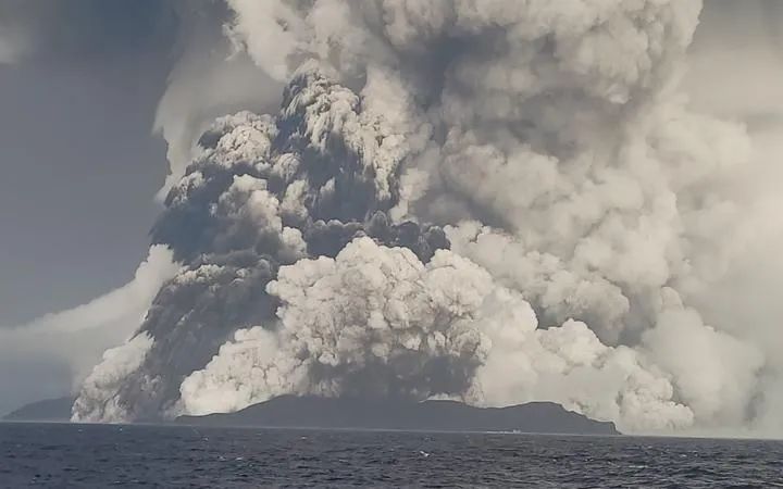 汤加火山喷发影响多国 威力堪比1000颗广岛原子弹