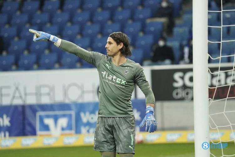 门兴门将索默单场扑出4.