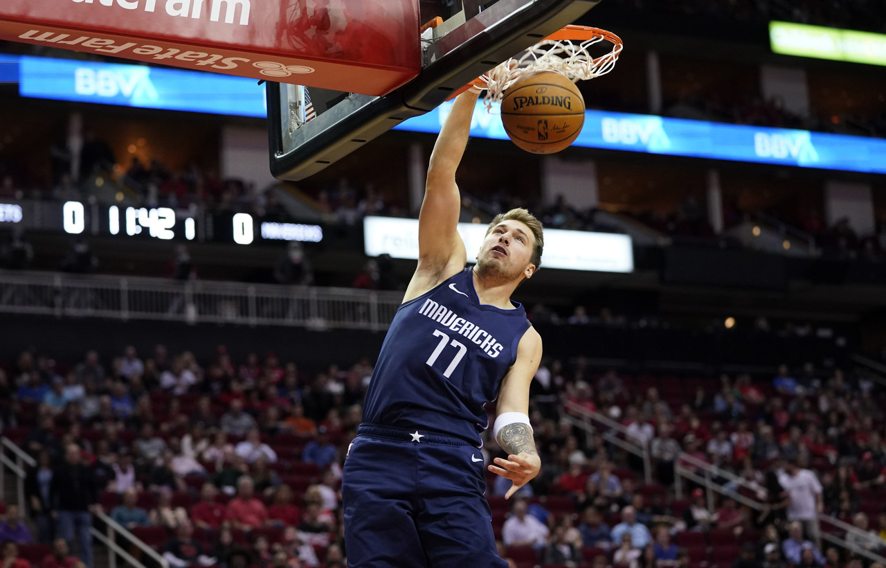 东契奇社媒晒扣篮照:扣篮大赛?