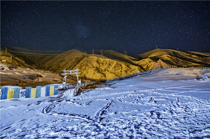 四川理县鹧鸪山自然公园景区璀璨星空美到窒息