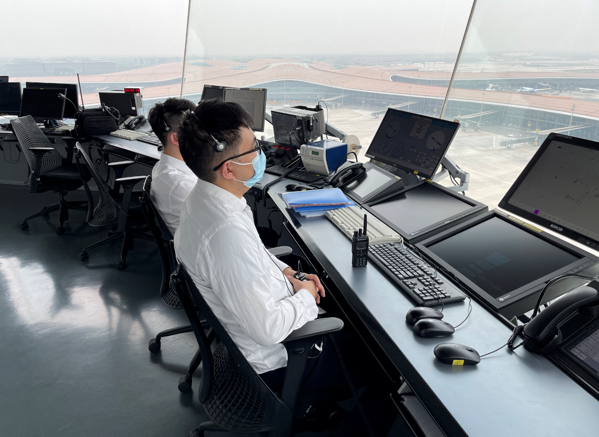 机场之间的沟通协调,有效开展航班协同放行工作,每日派专人整理华北