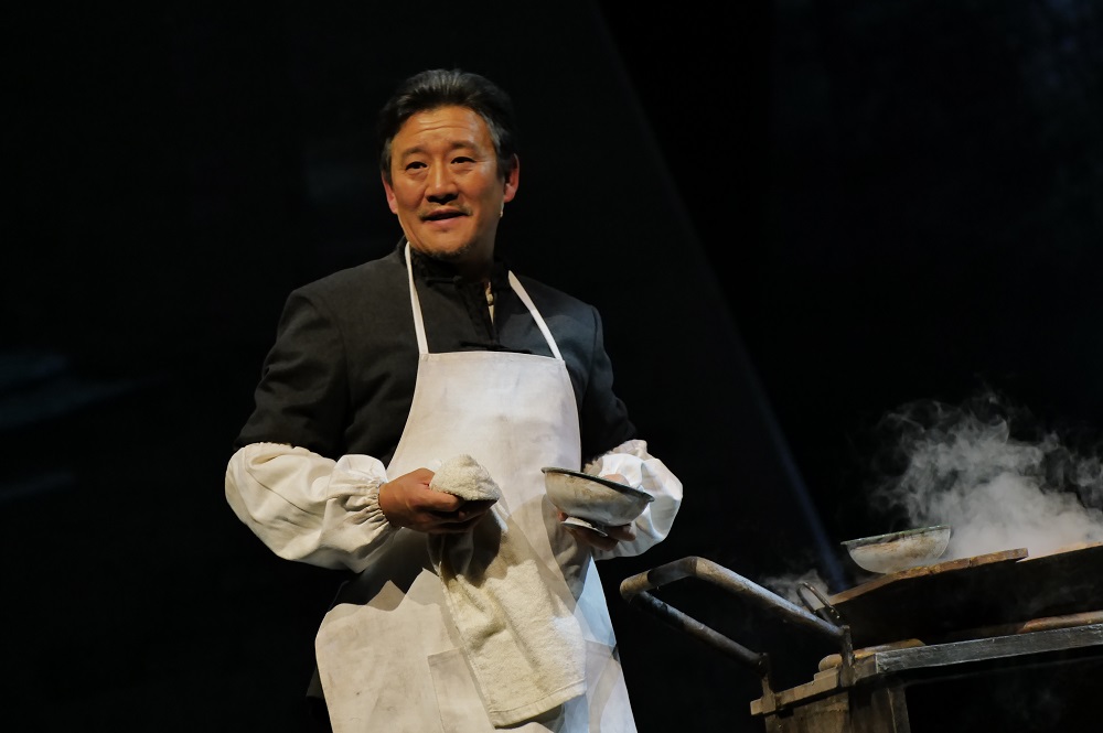 话剧簋街首演演绎北京美食地标三十余年变迁