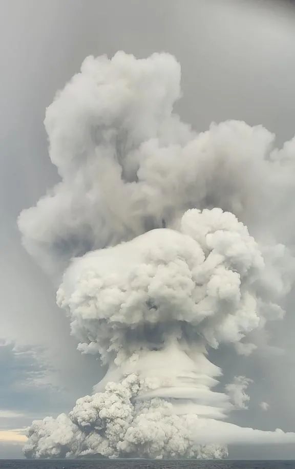 汤加火山大喷发：威力堪比1000颗广岛原子弹，冲击波已抵香港休闲区蓝鸢梦想 - Www.slyday.coM