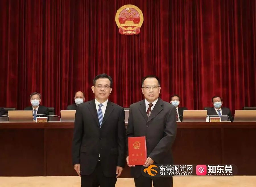 经表决,会议通过了人事任免事项,免去曾广华的东莞市监察委员会副主任