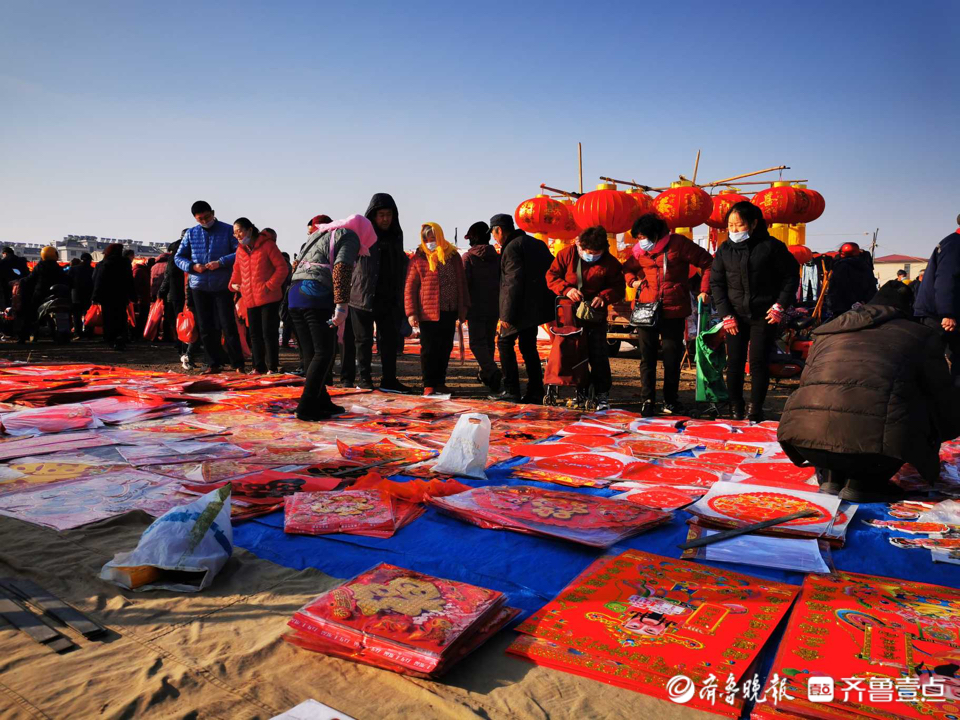 情报站赶集咯青岛王台大集上买春联办年货热热闹闹年味浓