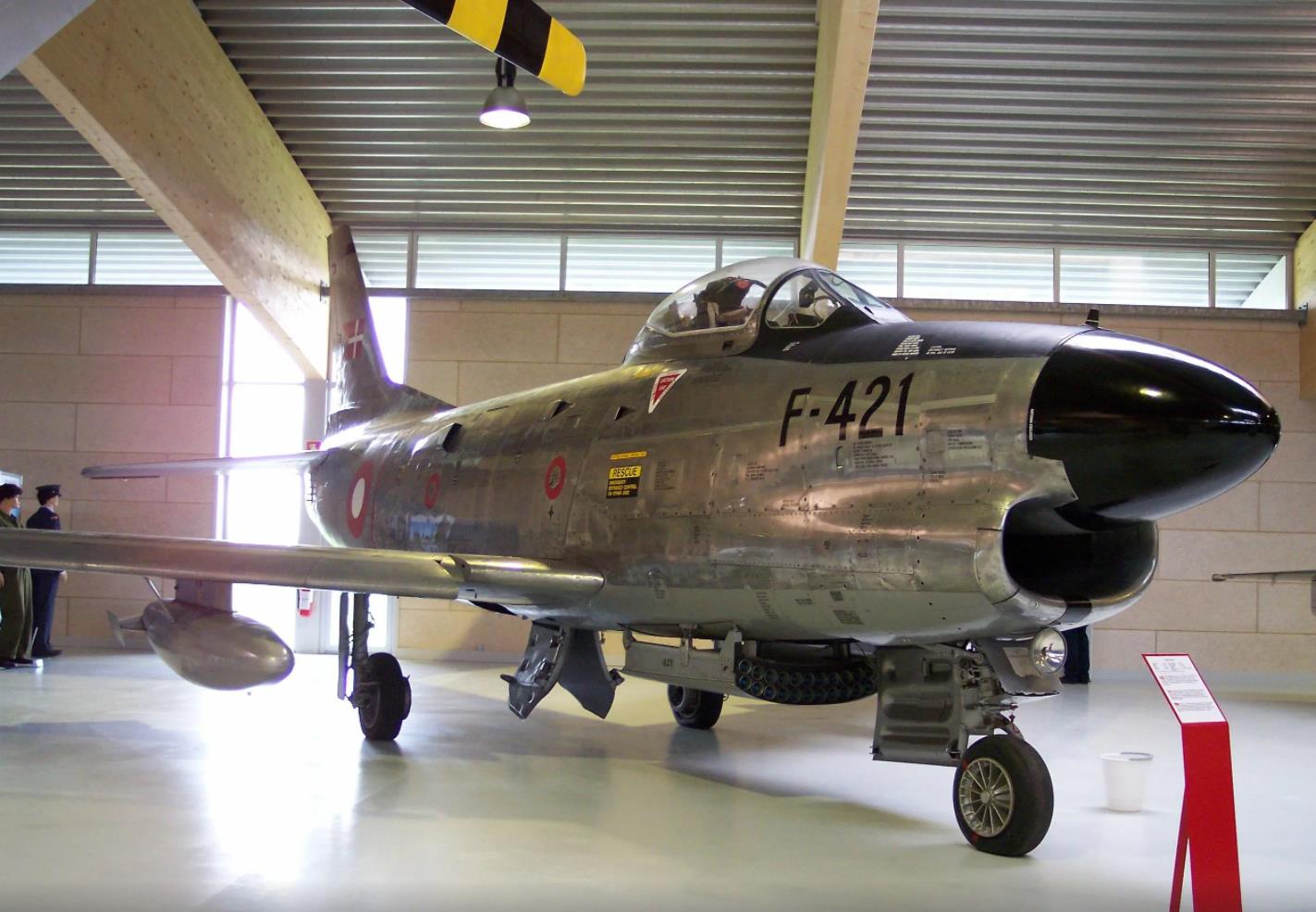 f-86d截击机,做出较大技术改进,绰号"军刀狗"!