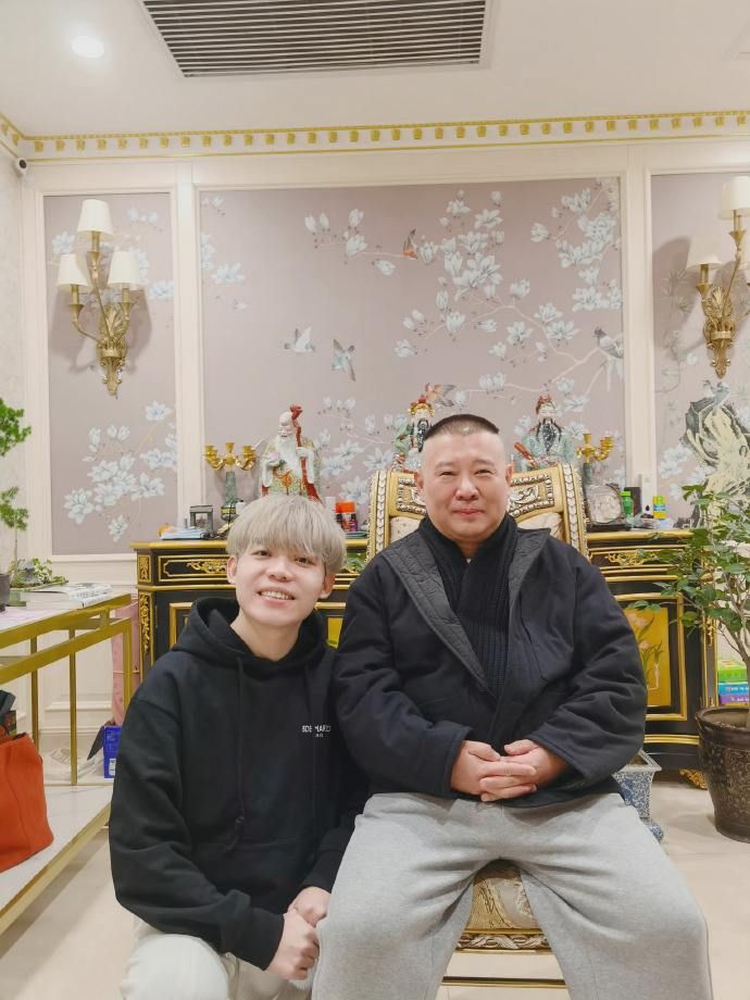 除此之外,最引人瞩目的就是郭德纲家