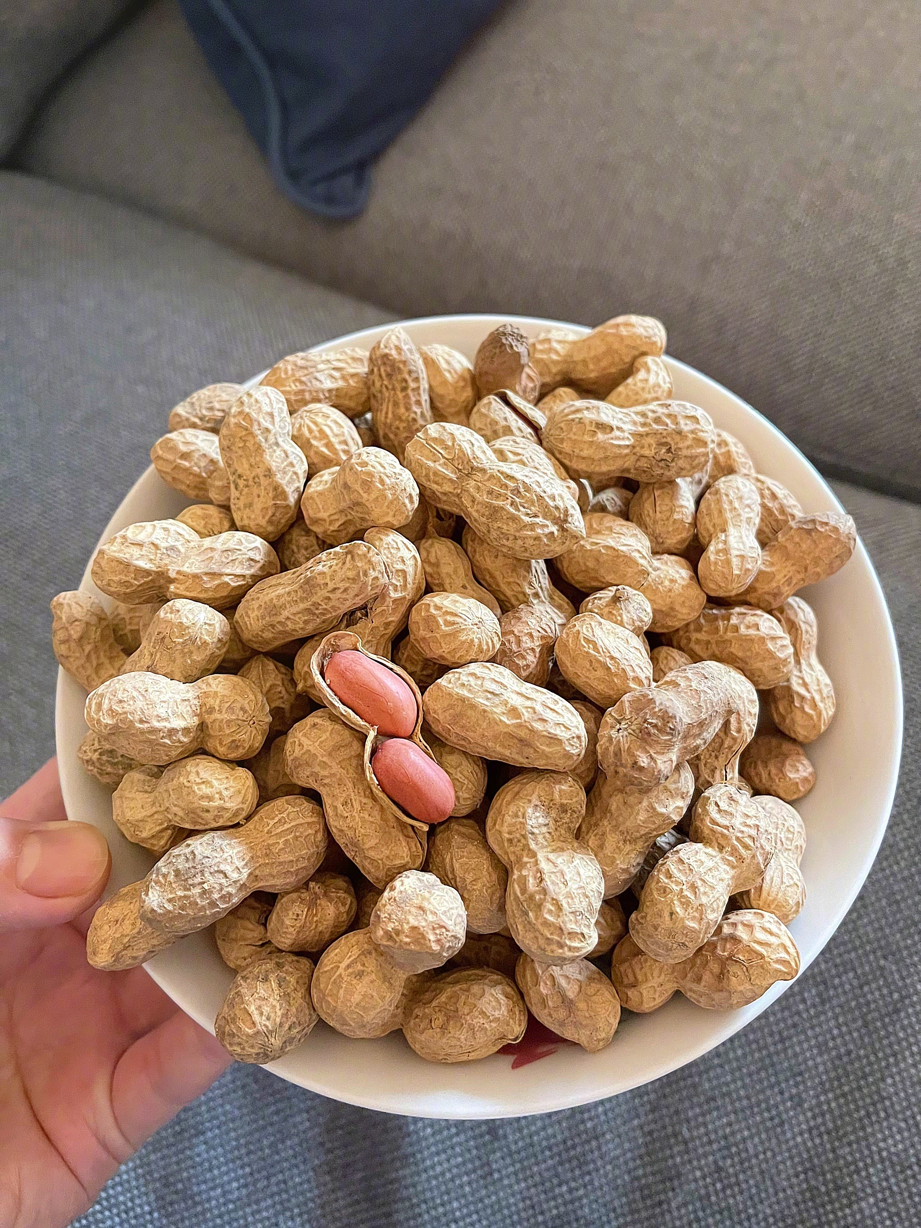 炒花生可以说是北方家庭的冬季必备零食