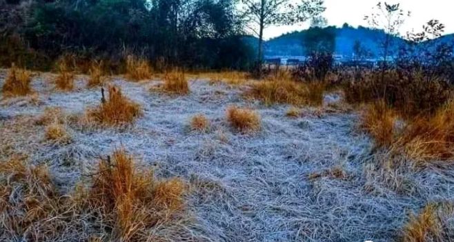 缅甸北部小镇下大雪啦！一下就是三天，积雪都堆了好厚一层休闲区蓝鸢梦想 - Www.slyday.coM