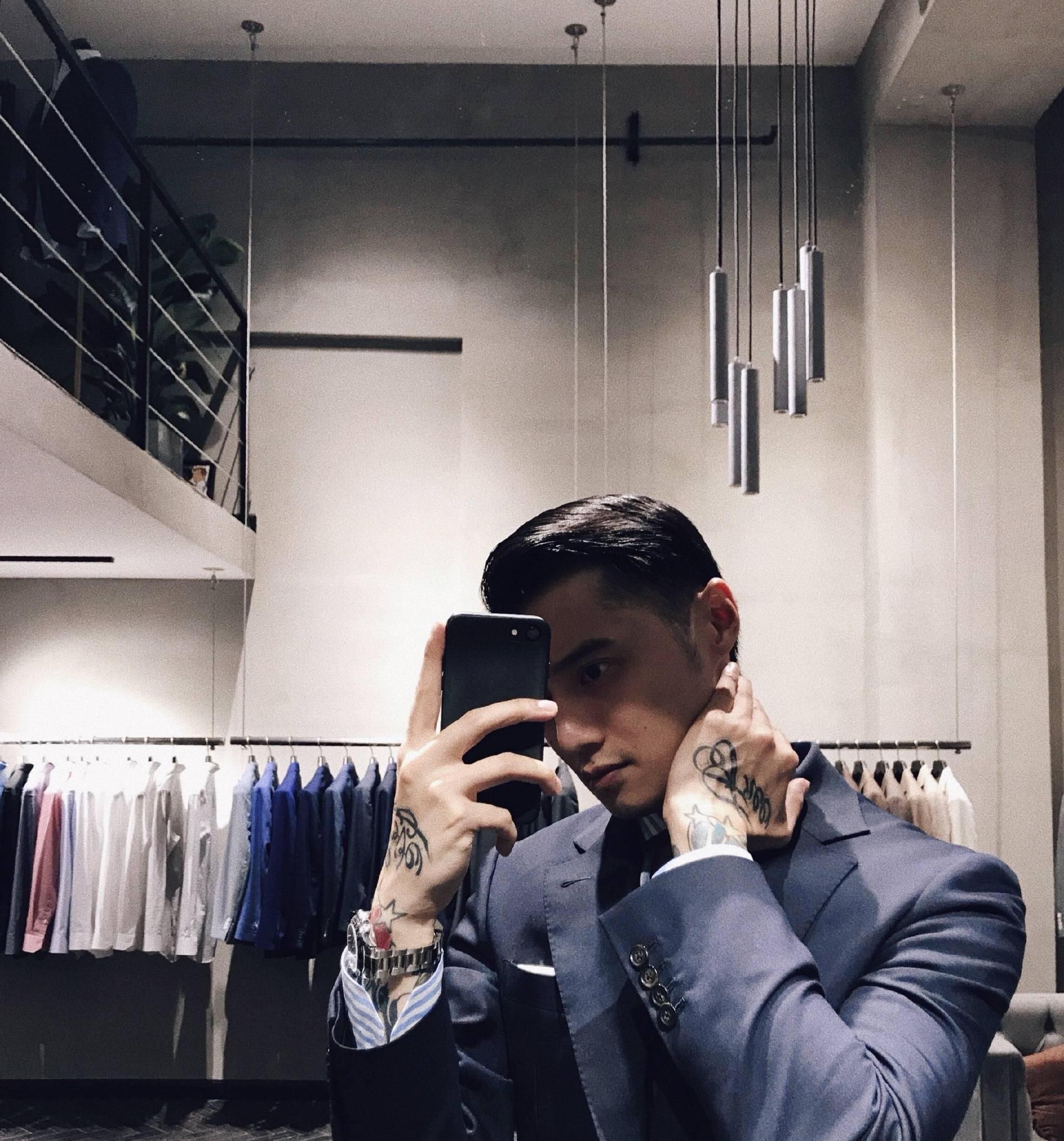 四个男嘉宾,两个大花臂,这档恋综节目真敢玩|半熟恋人|男嘉宾|文身