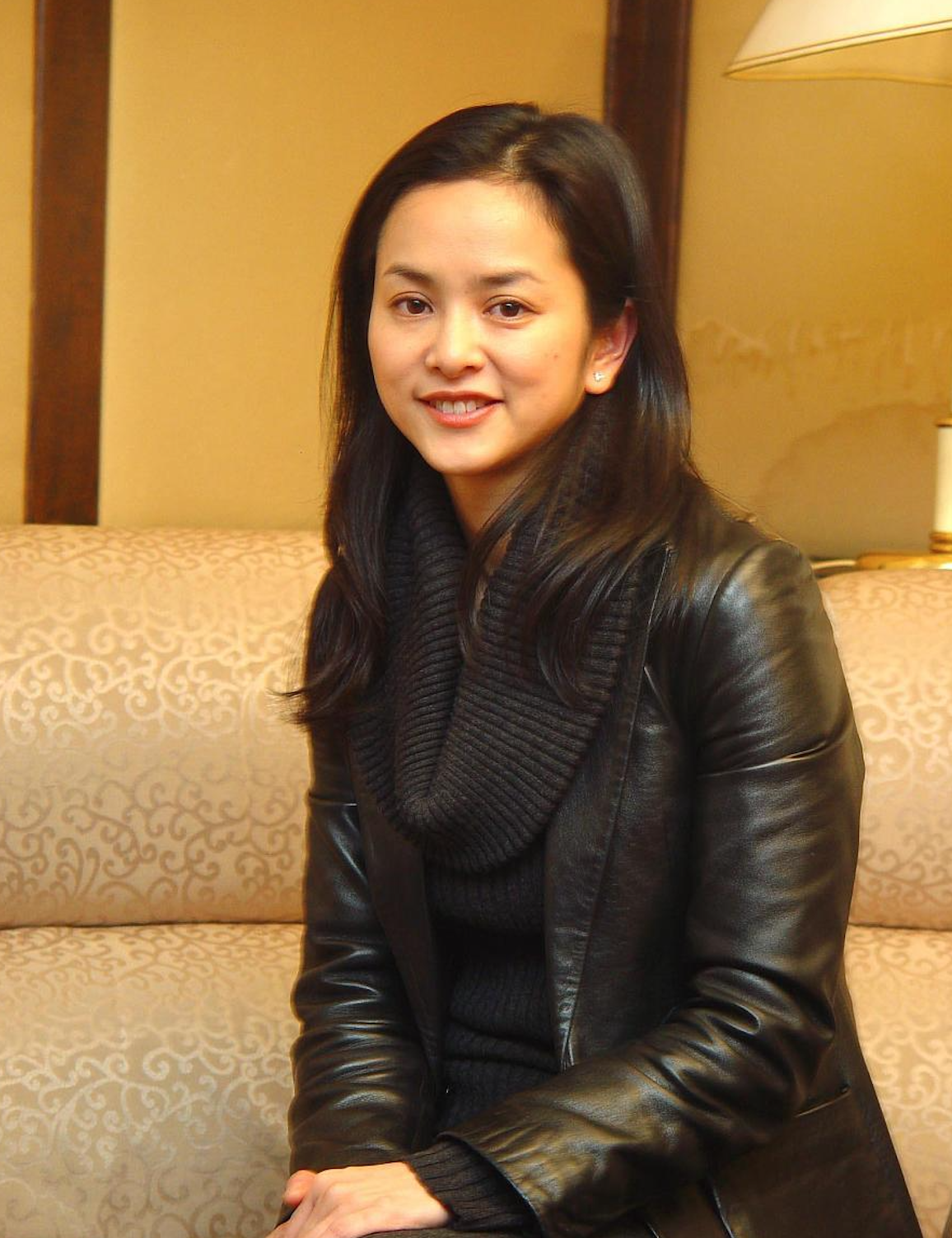 叶蕴仪晒照庆祝49岁生日减肥成功后显年轻已转型做视觉艺术家