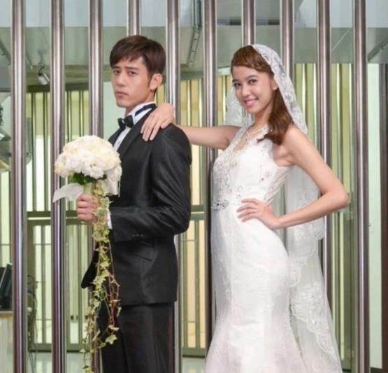 37岁曾沛慈结婚,39岁胡宇崴订婚,步入婚姻的童年偶像还有他们