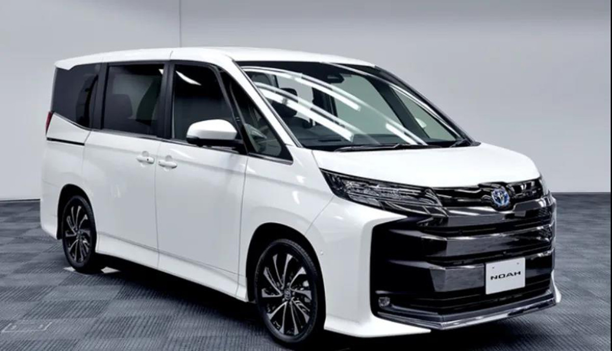 小号的埃尔法丰田新款大7座mpv实车侧滑门223布局