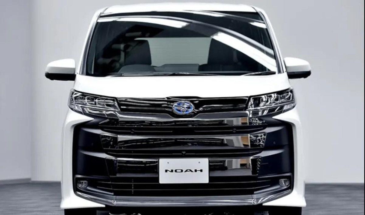 小号的埃尔法丰田新款大7座mpv实车侧滑门223布局