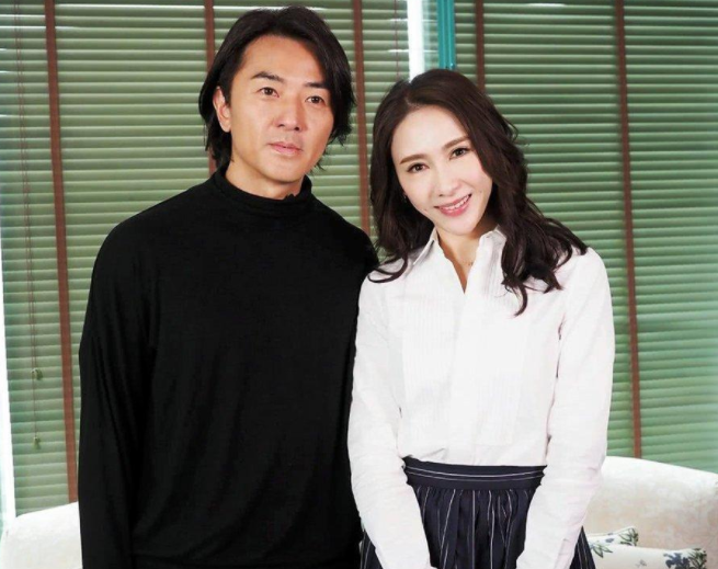 50岁黎姿近照曝光，素颜出镜一脸冻龄，嫁给爱情超幸福|黎姿|马廷强|素颜_新浪新闻