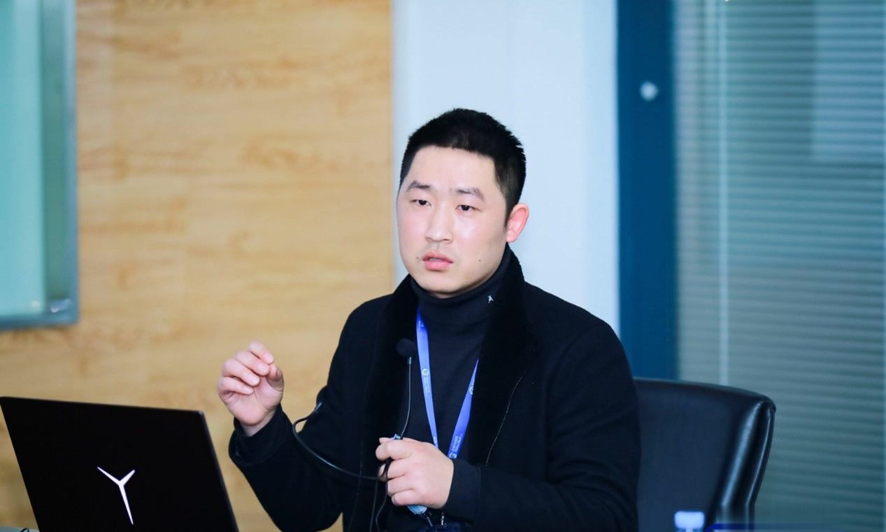 下午,上汽大通软件工程及电子架构部总监王万荣先生在全球汽贸网ceo章