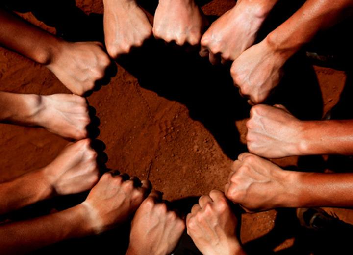 在世界上所有动物中为什么只有人才能握紧拳头