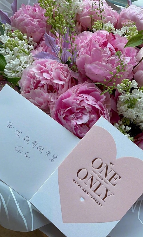 黎姿晒夫妻合照庆结婚13年依偎老公怀里露甜笑夫妻对视超幸福