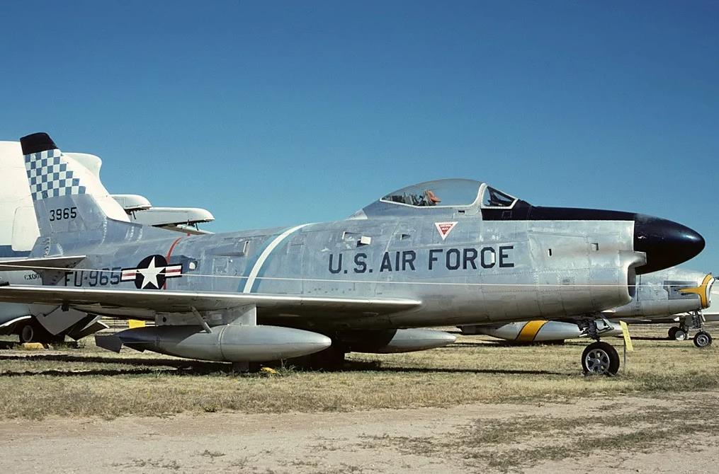 f-86d截击机,做出较大技术改进,绰号"军刀狗"!