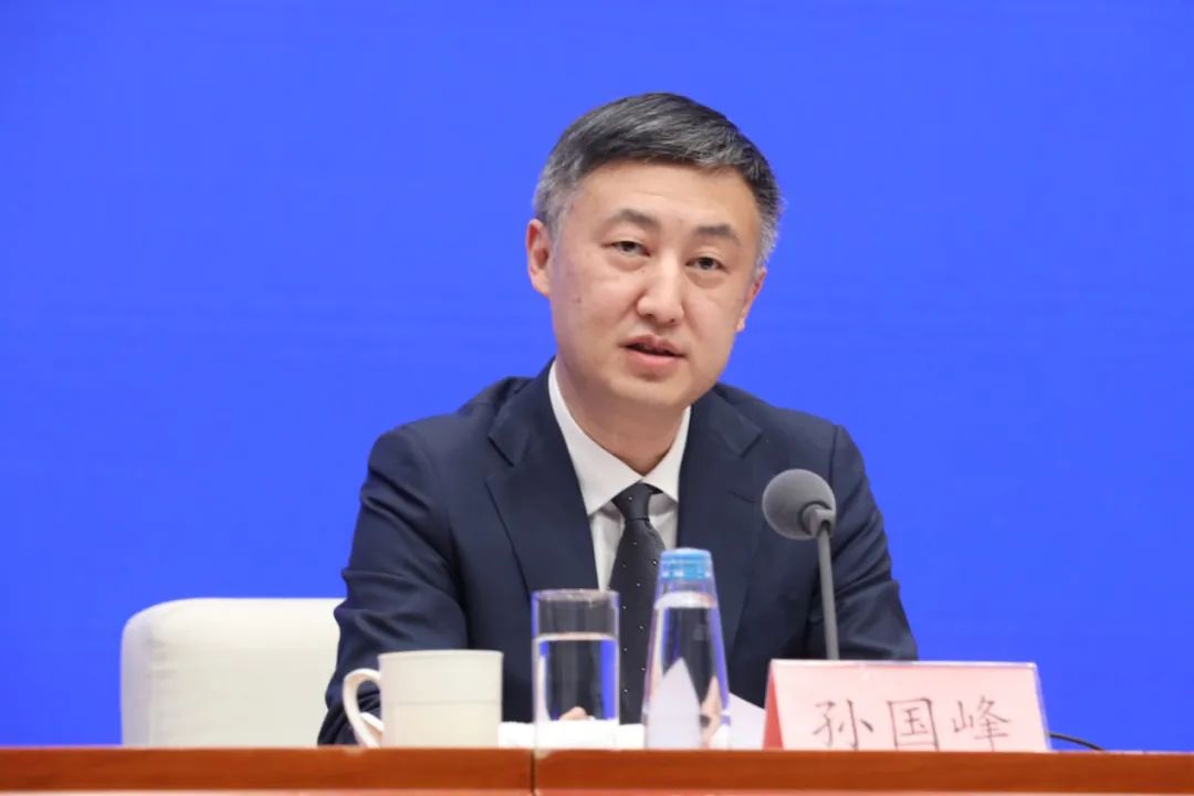 人民银行货币政策司司长孙国峰在发布会上回应称,这体现了货币政策