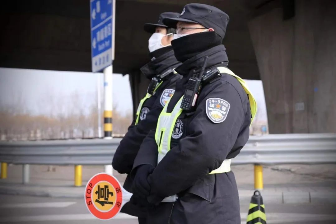 疫情当前 警察不退|天津特警与时间赛跑|疫情|天津市|警察_新浪新闻
