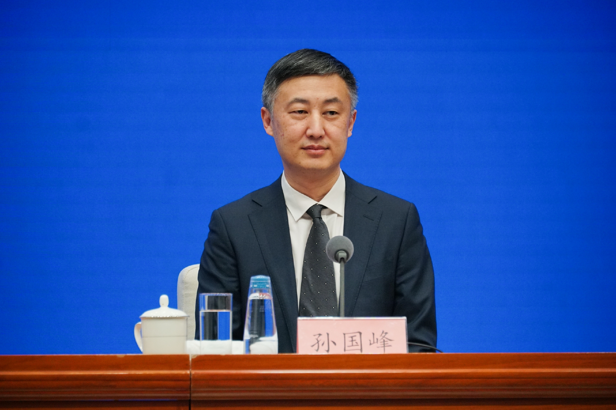 孙国峰谈lpr是否会下调会及时充分反映市场利率变化