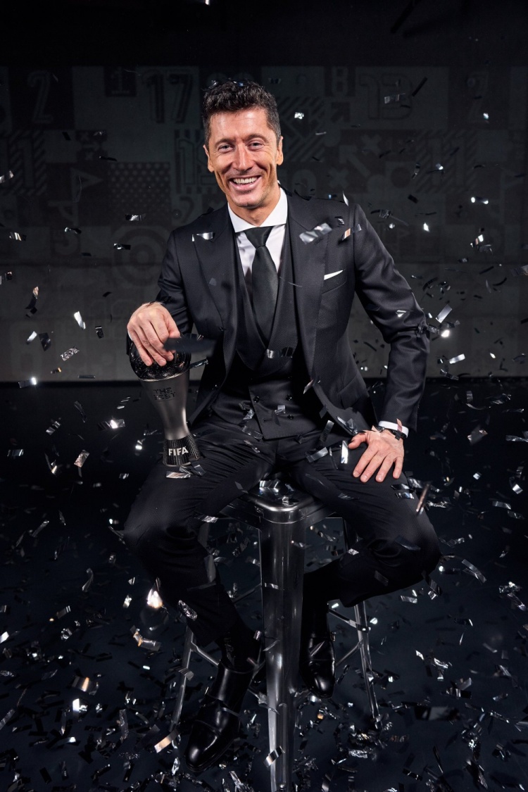 波兰媒体谈莱万从没想过我们的同胞会成为神一般的足球明星