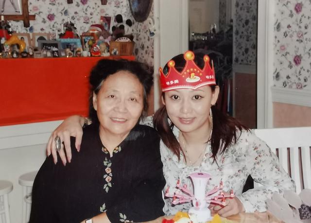 北京之花潘婕初吻献给王志文52岁婚姻成谜如今生活状况怎样