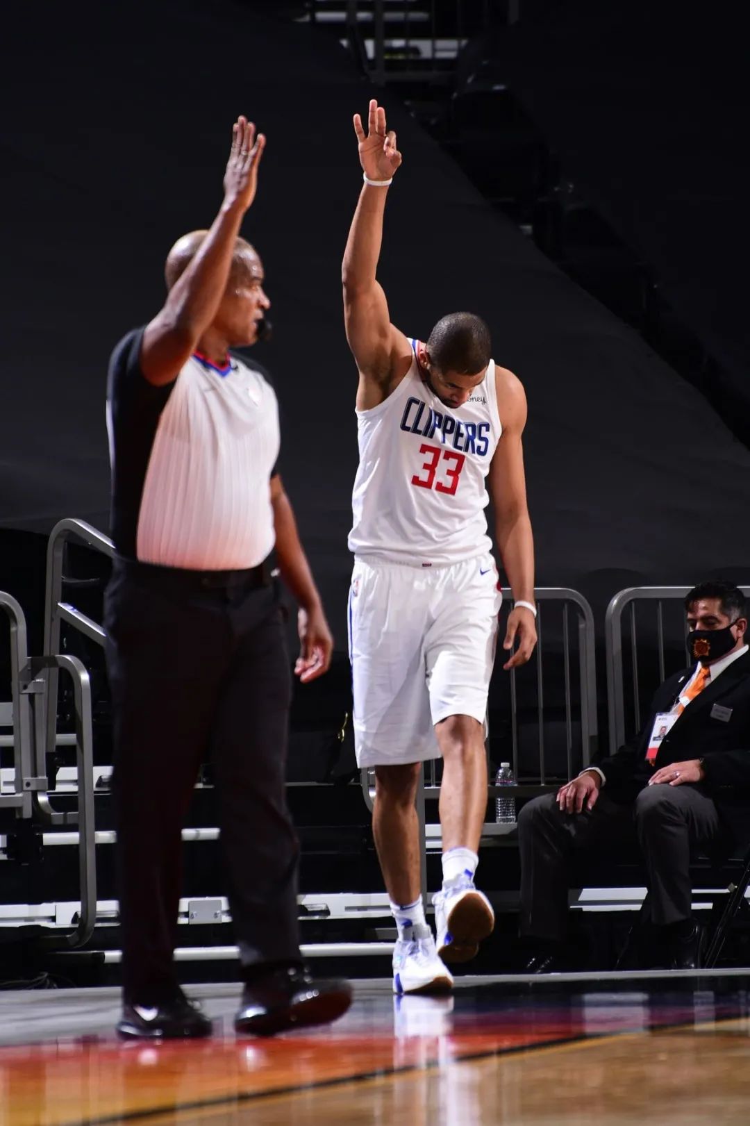 33岁老将半场狂砍32分,乔丹:我已经报警很多次了|快船|巴图姆|乔丹