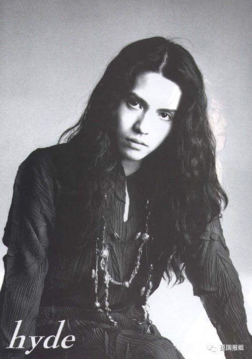 "在hyde心里,音乐刚好弥补了绘画在他心里留下的空缺,因为音乐的世界