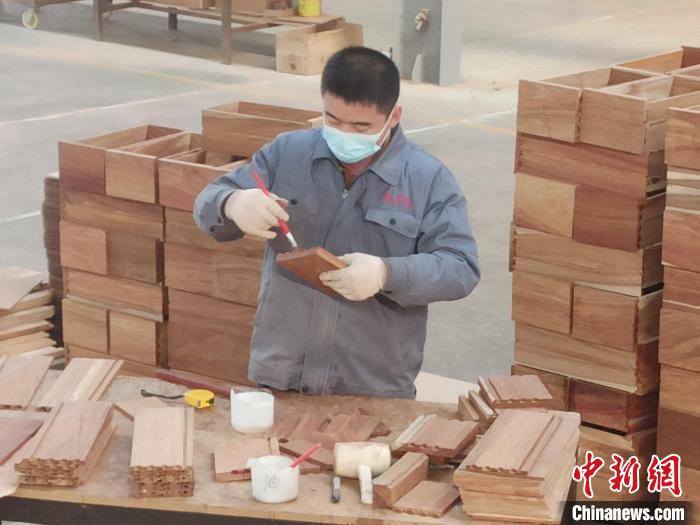 探访河北饶阳冀作红木家具制作工艺产品远销海内外
