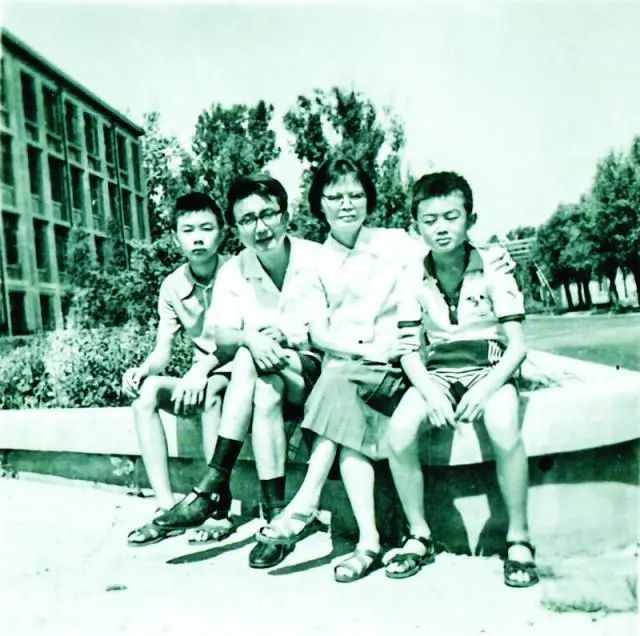 “男子殡仪馆打来电话：能不能写写我们的天才儿子”看哭全网，最新消息传来→休闲区蓝鸢梦想 - Www.slyday.coM