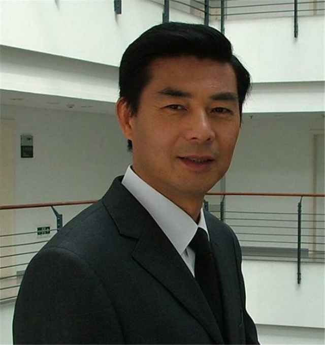曹秋根去世11年家人晒扫墓照曾饰演情深深雨蒙蒙李副官