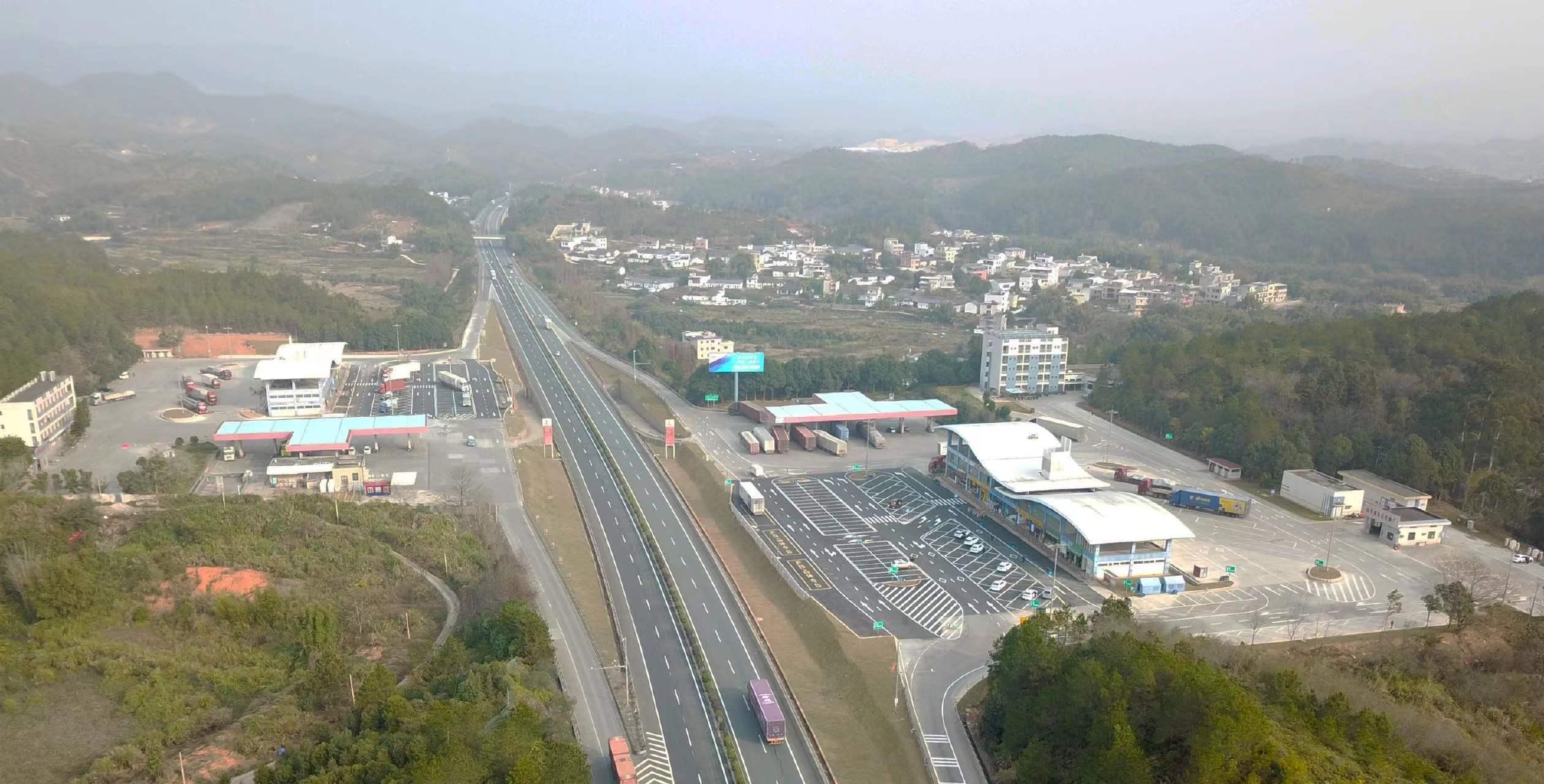 粤赣高速和平服务区扩大超7000平方增车位218个