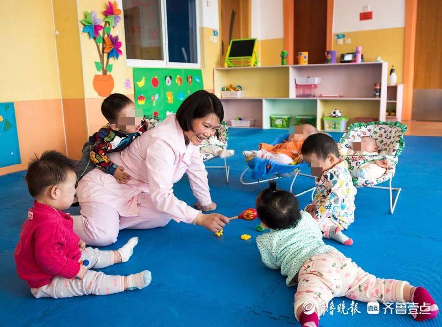 1029名孩子的“妈妈”——她把命运的亏欠补给这群孤弃儿童休闲区蓝鸢梦想 - Www.slyday.coM