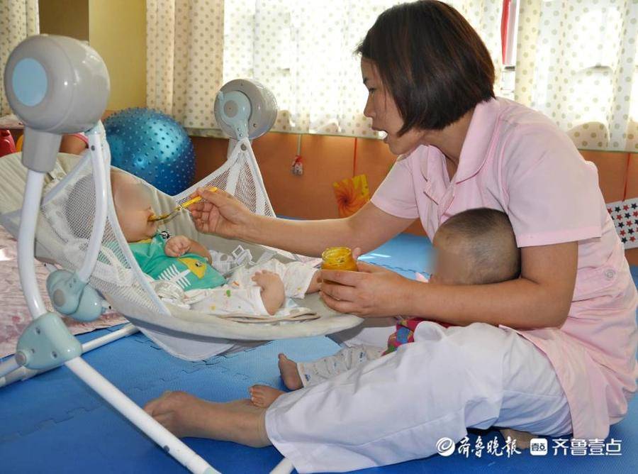 1029名孩子的“妈妈”——她把命运的亏欠补给这群孤弃儿童休闲区蓝鸢梦想 - Www.slyday.coM