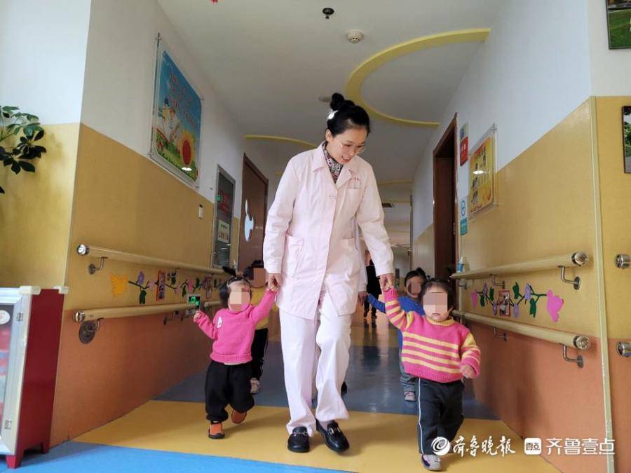 1029名孩子的“妈妈”——她把命运的亏欠补给这群孤弃儿童休闲区蓝鸢梦想 - Www.slyday.coM