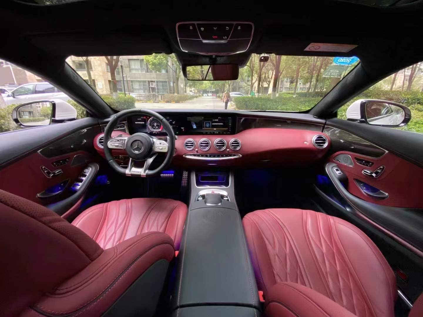 少数人的有钱大玩具新款奔驰amgs63coupe双门轿跑车