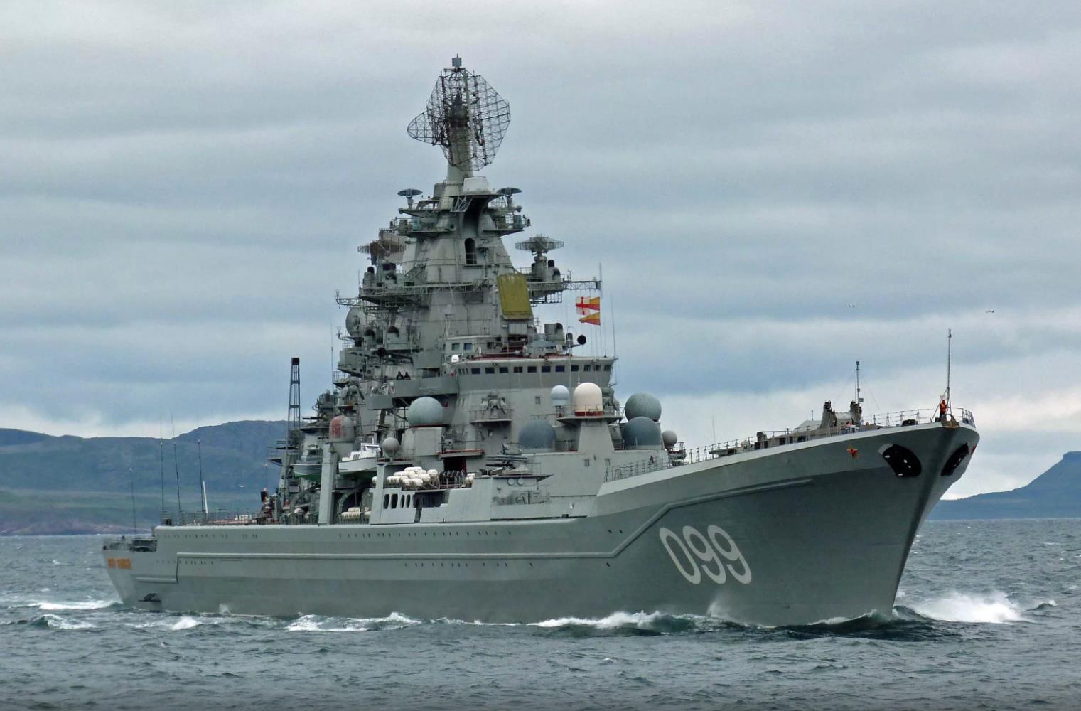 彼得大帝号巡洋舰拥有24万吨排水量整体火力威猛