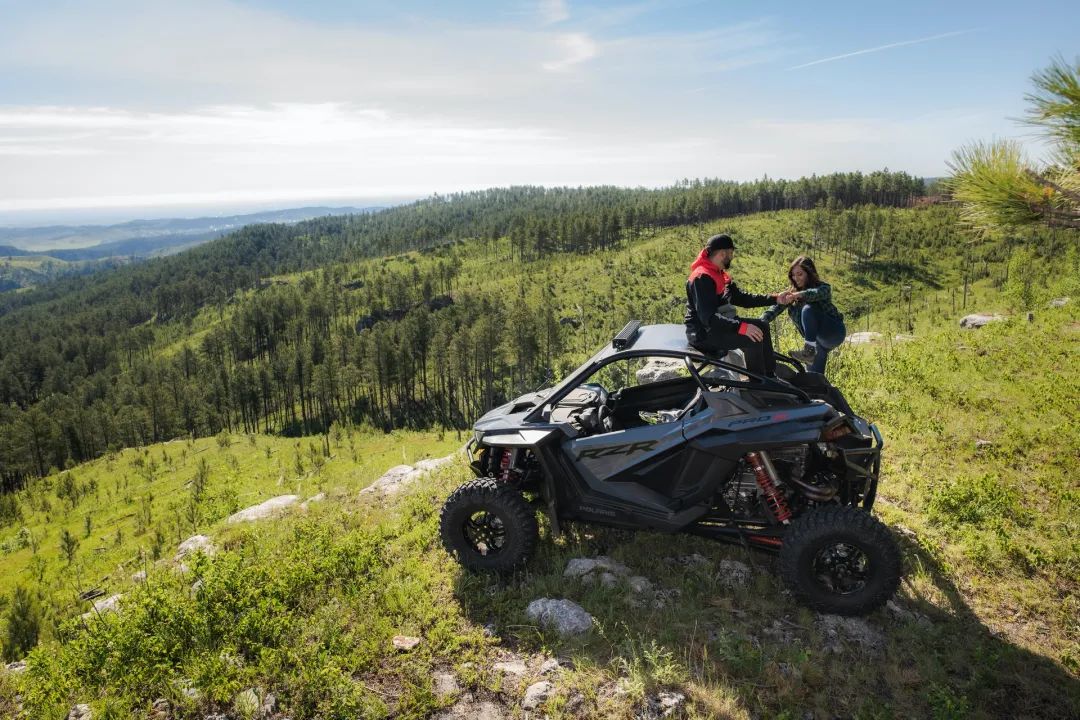 全球首款四缸225匹马力utv届天花板北极星rzrpror