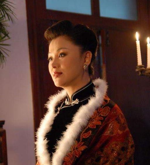 气质女星于小慧两段感情遍体鳞伤56岁仍单身是儿子最大的牵挂