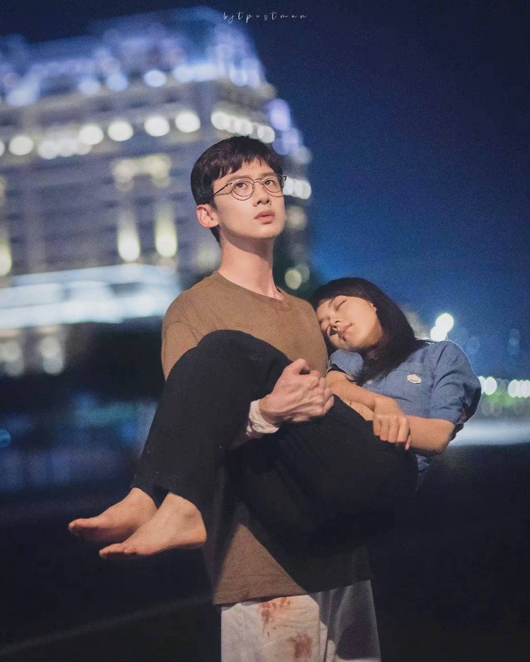 | 《开端》最新公主抱剧照来了 白敬亭牌公主抱 是谁又磕到了|赵今麦|