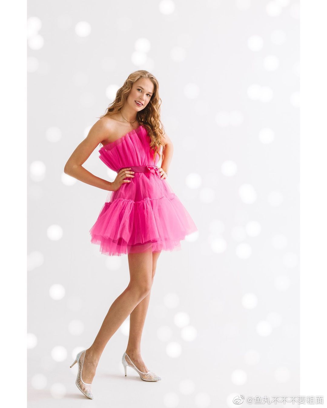 小彩娃的18岁不过她真的很喜欢穿粉色衣服