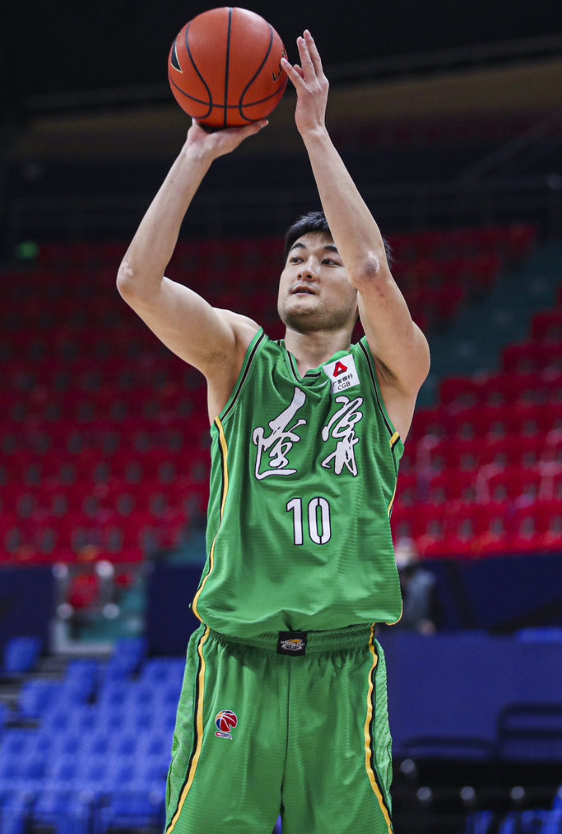 老叔输给了丛明晨末节3分全中杀死广州上赛季打广州10记3分