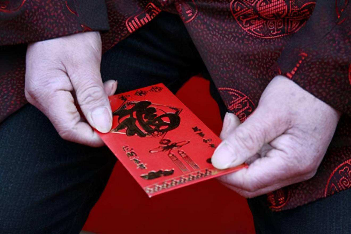 农村人给孩子发压岁钱为何却成为很多人甜蜜的烦恼