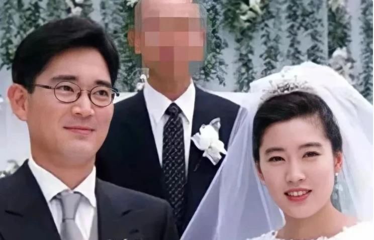 三星前任太子妃林世玲叛出三星嫁青龙影帝成为商界女霸王