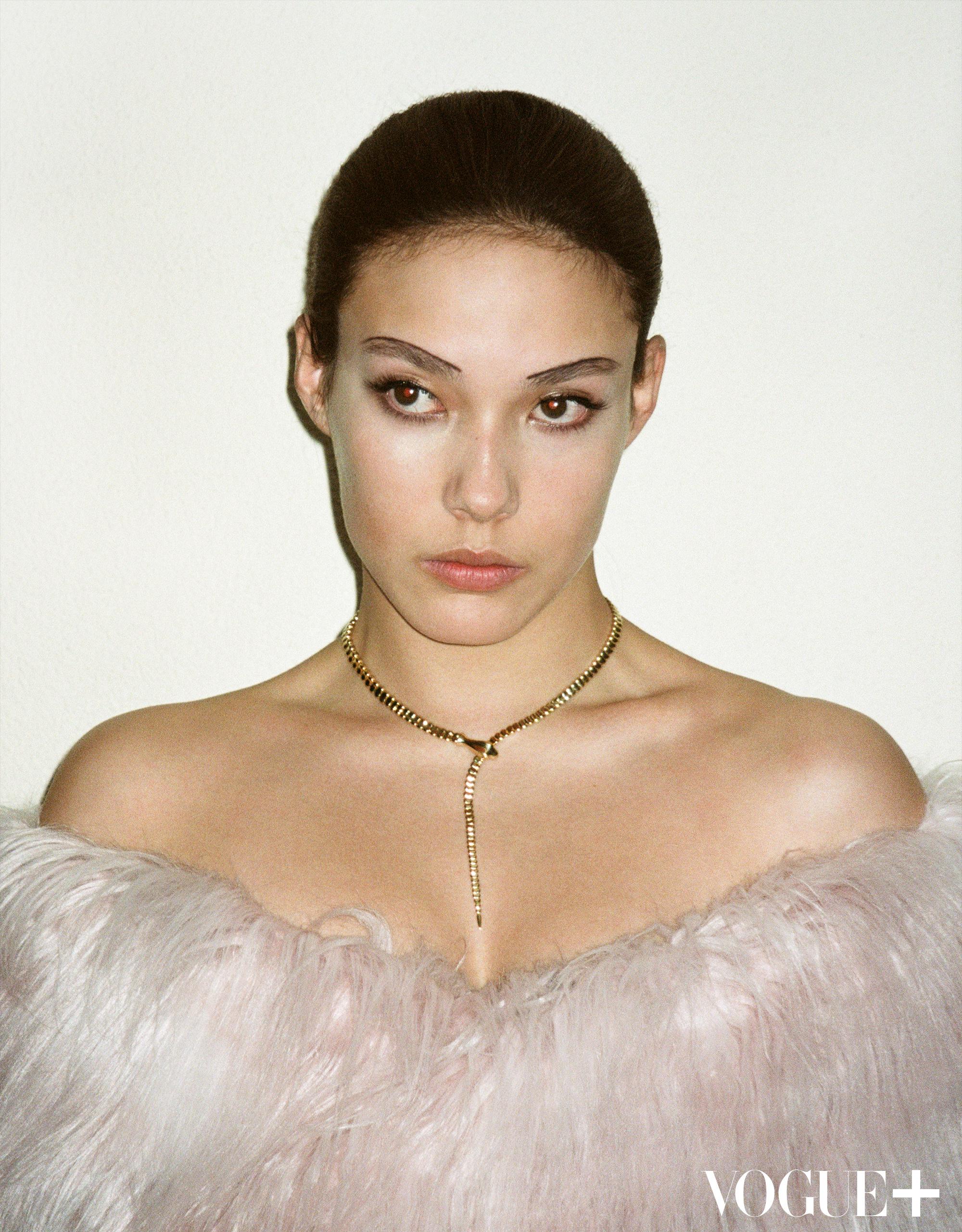 谷爱凌xvogue2月刊封面大片奥地利雪山下