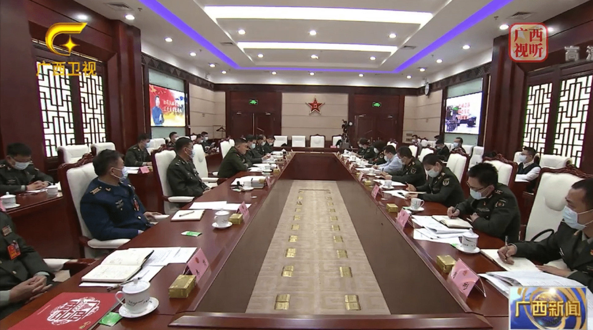 何仁学参加解放军和武警部队代表团审议时强调_新浪新闻