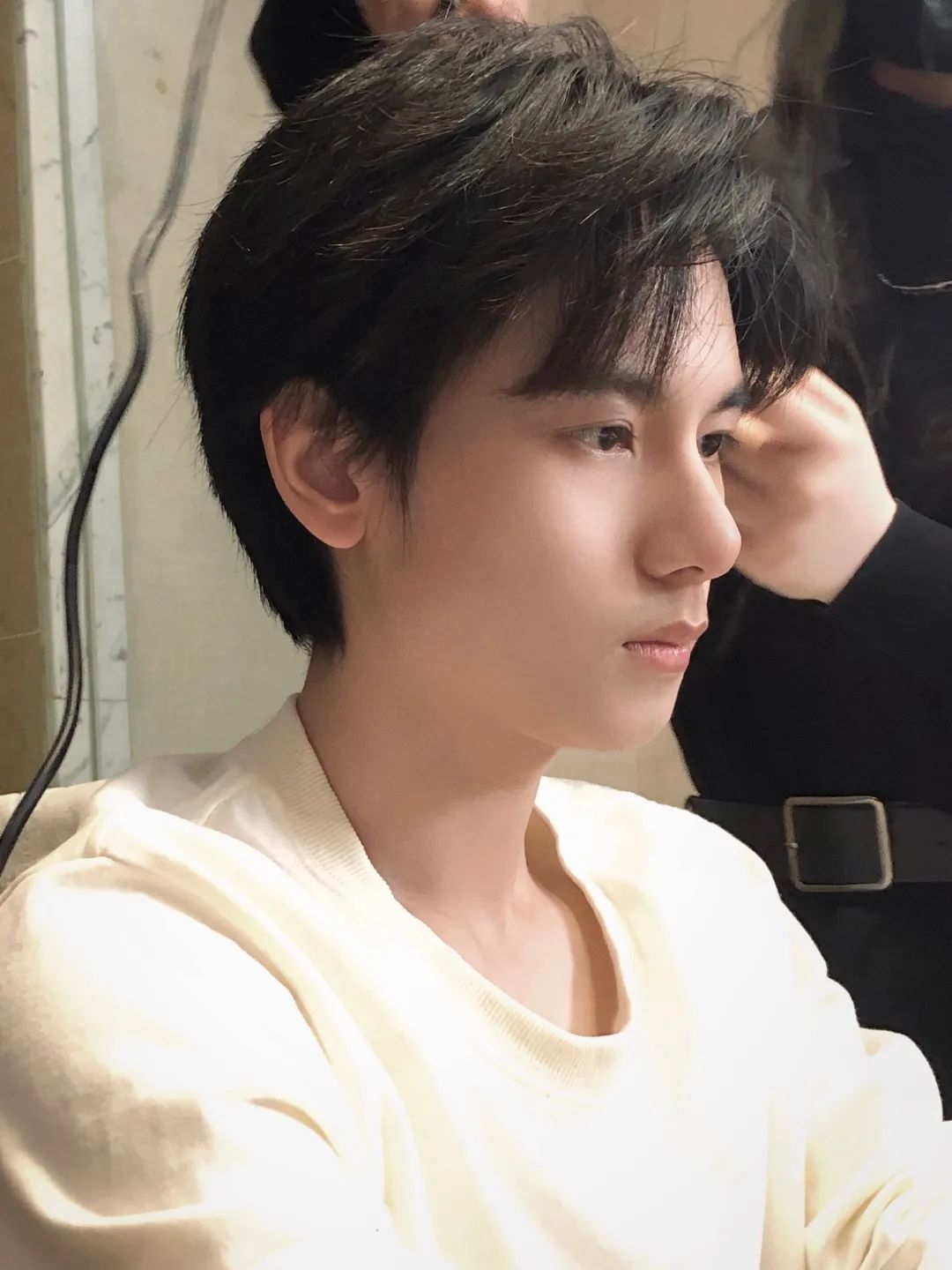 看帅哥们一本正经搞笑他们是有点油麦基因在的